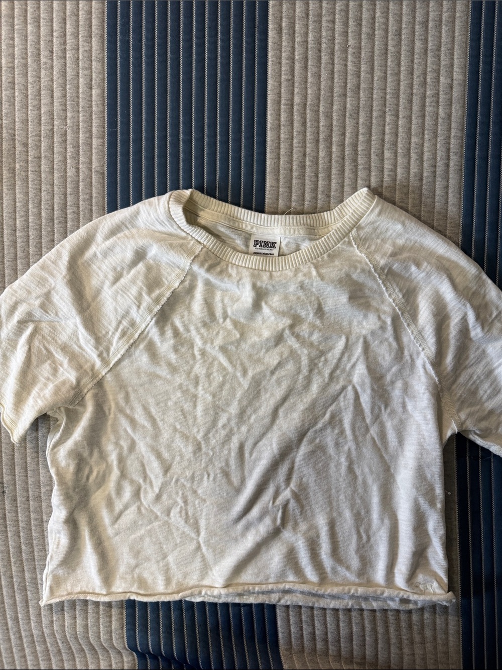 VS PINK cropped t shirt
